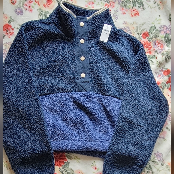 Old Navy Tops - Old Navy NWT Long-Sleeve Oversized Two-Tone Sherpa Sweatshirt for Women